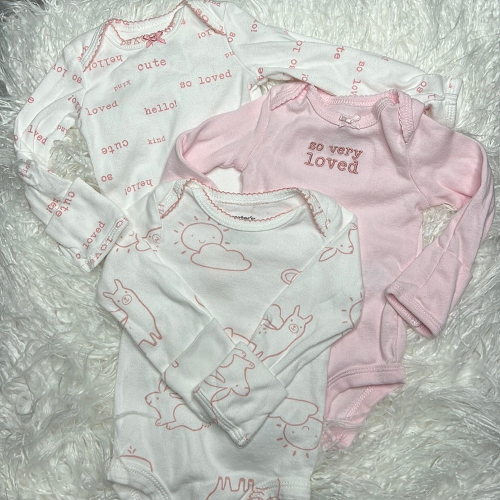 Long sleeve onsies. Carter’s. Size NB. Set of 3